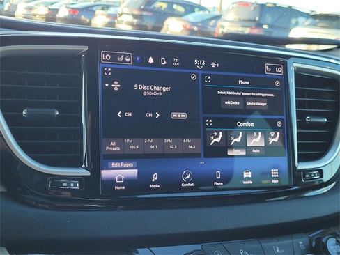 Certified 2023 Chrysler Pacifica Touring-L image 9