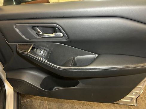 Used 2025 Nissan Rogue SV AWD/4WD image 17