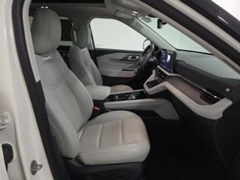 Used 2025 Ford Explorer Platinum w/ Ultimate Package AWD/4WD image 6