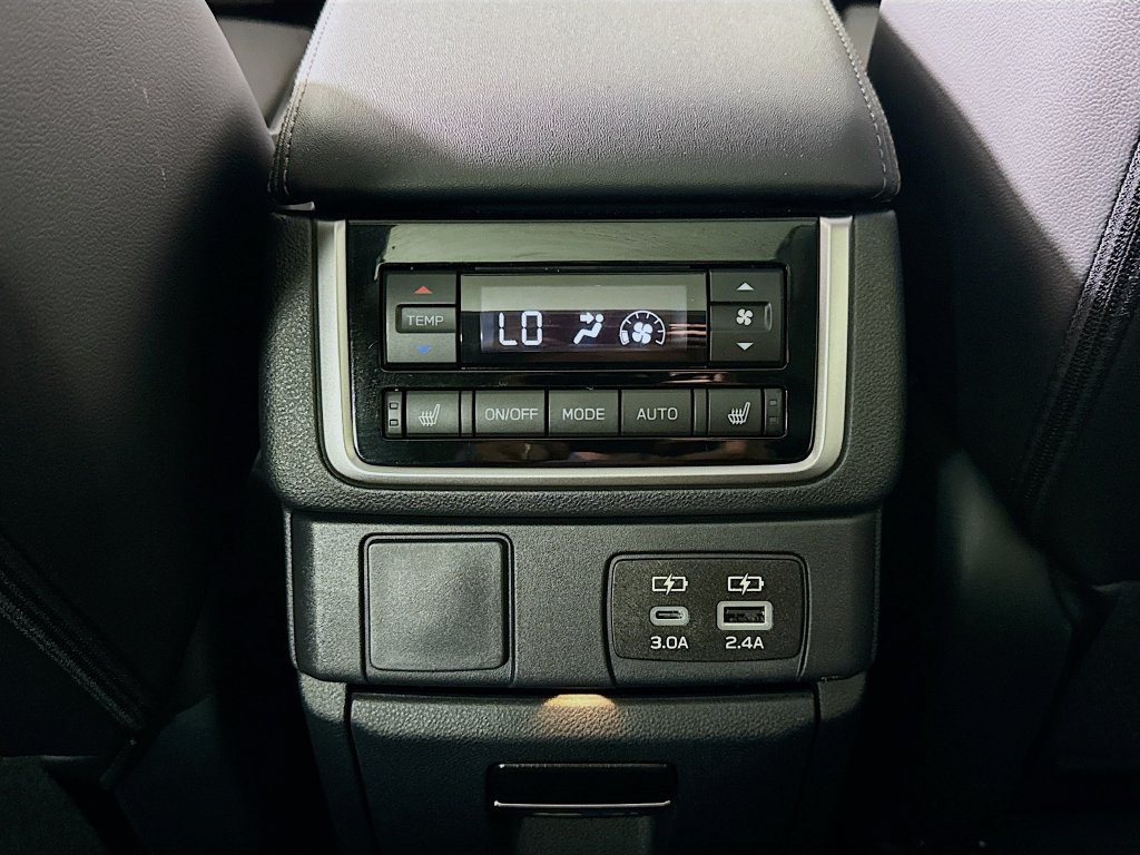 Used 2025 Subaru Ascent Bronze Edition AWD/4WD image 27