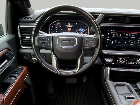 Used 2024 GMC Sierra 2500 Denali Ultimate AWD/4WD image 9