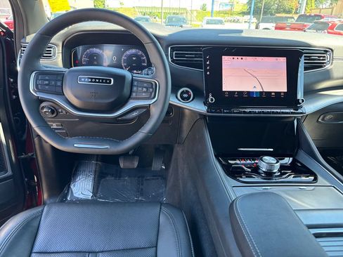 Used 2024 Jeep Wagoneer Series II AWD/4WD image 32