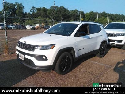 Used 2025 Jeep Compass Latitude w/ Convenience Group