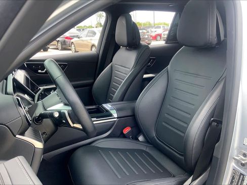 Used 2025 Mercedes-Benz GLC 300 image 7