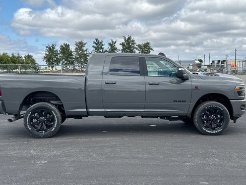 New 2026 RAM 2500 Laramie AWD/4WD image 2