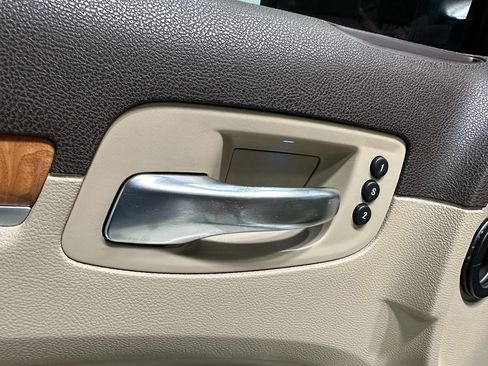 Used 2013 Chrysler 300 C w/ Light Group image 26