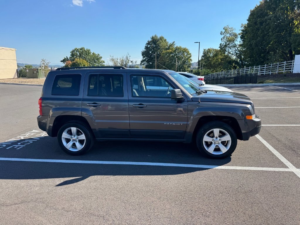 Used 2016 Jeep Patriot Latitude w/ Sun/Sound Group AWD/4WD image 12
