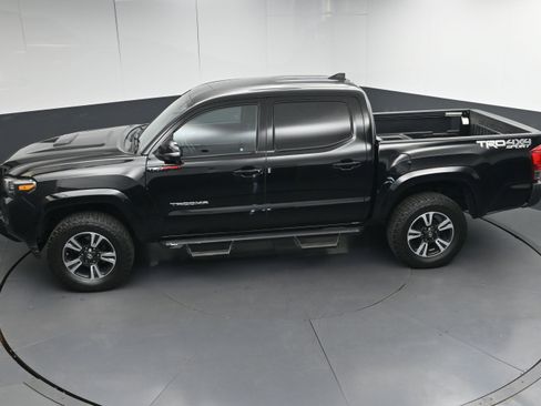 Used 2017 Toyota Tacoma TRD Sport image 41