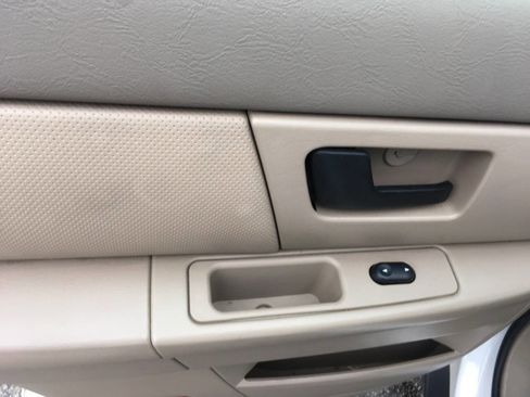 Used 2004 Ford Taurus SES image 6