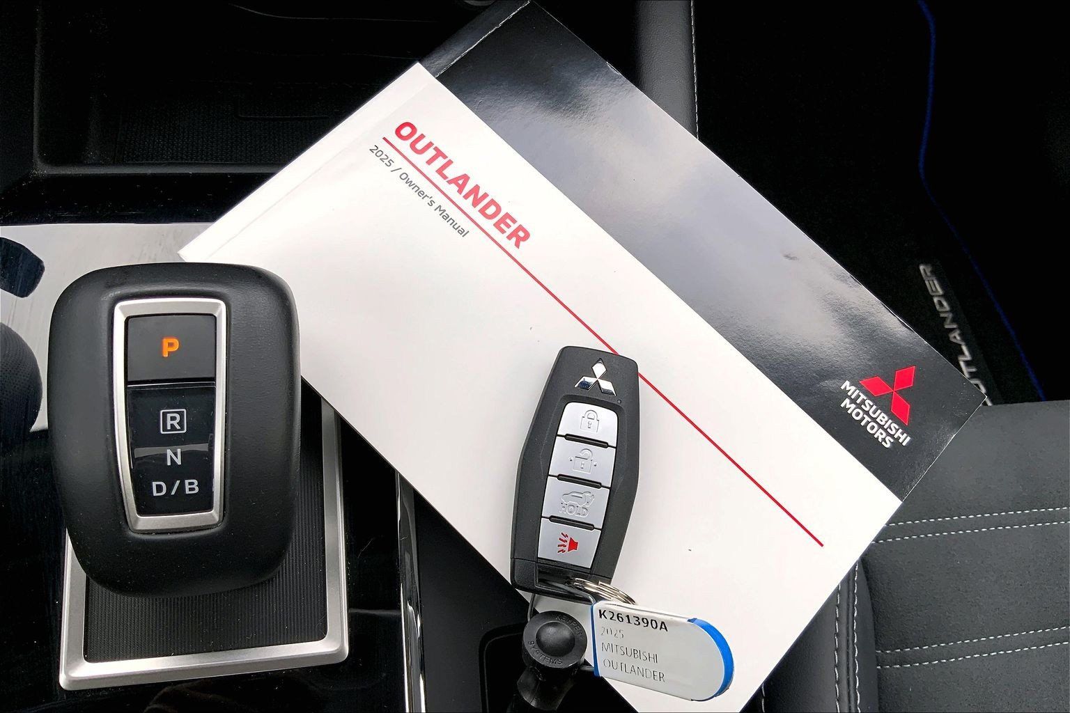 Used 2025 Mitsubishi Outlander 4WD Plug-In Hybrid image 12