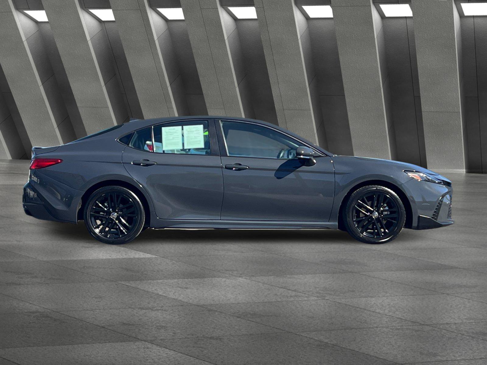 Used 2025 Toyota Camry SE FWD image 3
