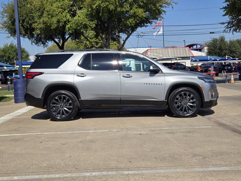 Used 2023 Chevrolet Traverse RS image 5