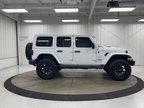 Used 2019 Jeep Wrangler Unlimited Sahara AWD/4WD image 9