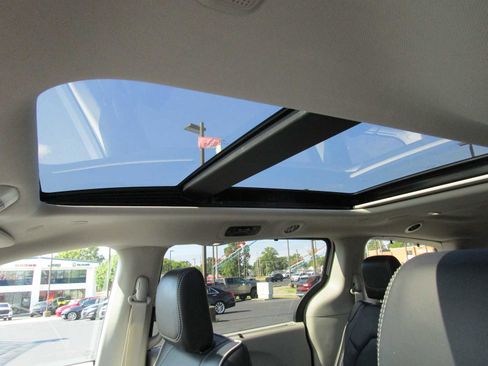 Certified 2024 Chrysler Pacifica Limited image 26