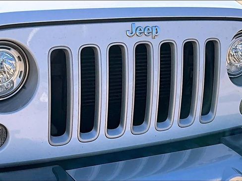 Certified 2018 Jeep Wrangler Unlimited Sahara image 28