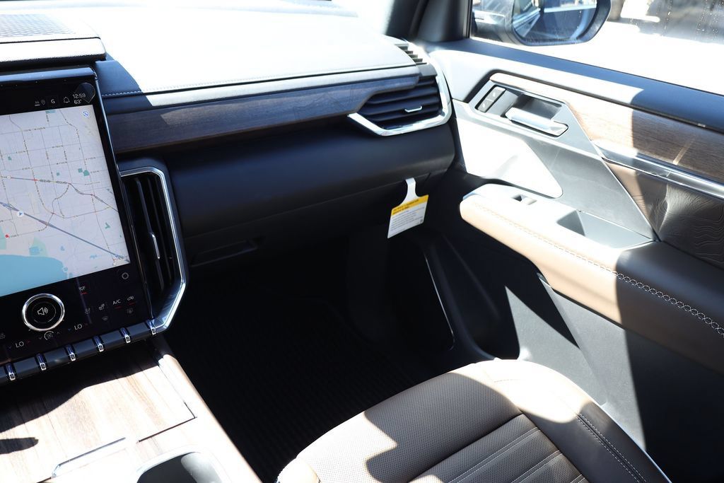 New 2027 GMC Acadia Denali Ultimate AWD/4WD image 22