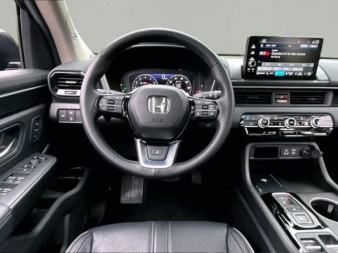 Used 2025 Honda Pilot Elite image 9