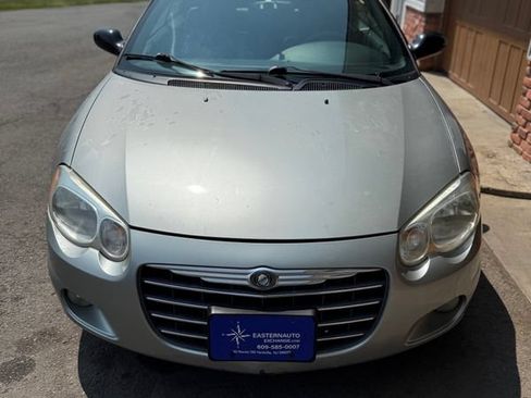 Used 2004 Chrysler Sebring Limited w/ Cold Weather Group FWD image 3