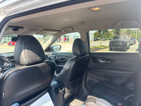 Used 2019 Nissan Rogue SL AWD/4WD image 10