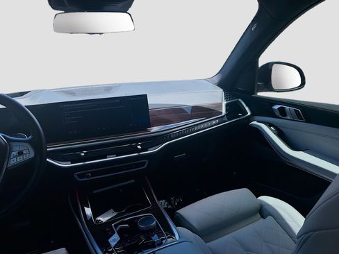 Used 2024 BMW X7 xDrive40i w/ Premium Package AWD/4WD image 22