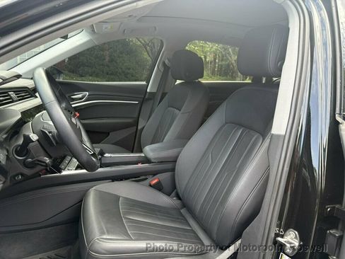 Used 2022 Audi e-tron Premium w/ Convenience Plus Package AWD/4WD image 11