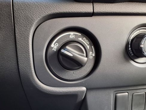 Used 2025 Nissan Frontier SV image 8