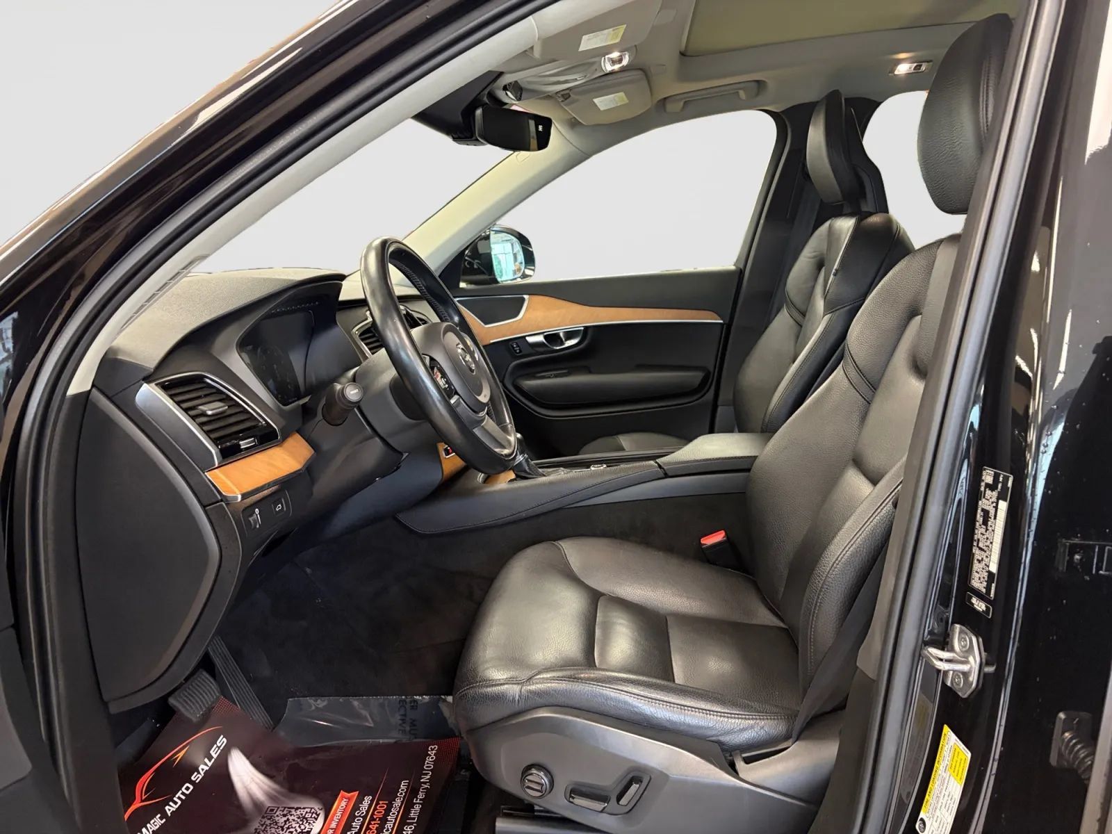 Used 2021 Volvo XC90 T6 Momentum w/ Advanced Package AWD/4WD image 12