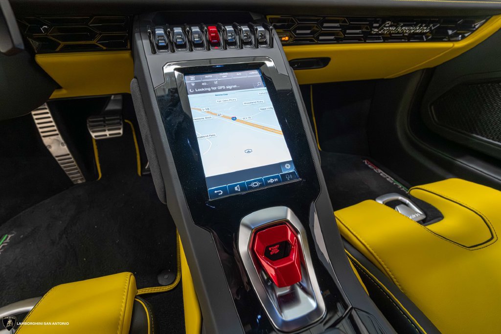 Used 2020 Lamborghini Huracan EVO RWD image 34