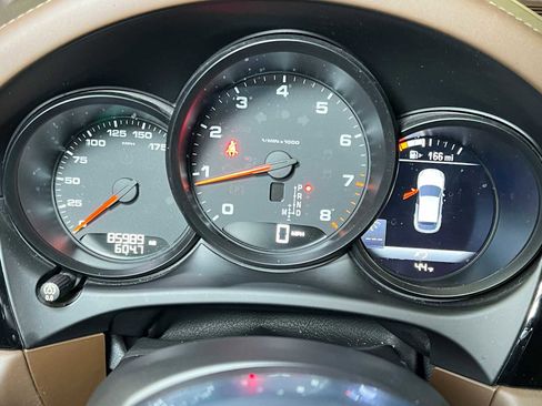 Used 2018 Porsche Macan image 27