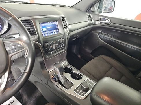 Certified 2020 Jeep Grand Cherokee Laredo image 25