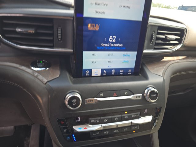 Used 2020 Ford Explorer Platinum w/ Premium Technology Package AWD/4WD image 17