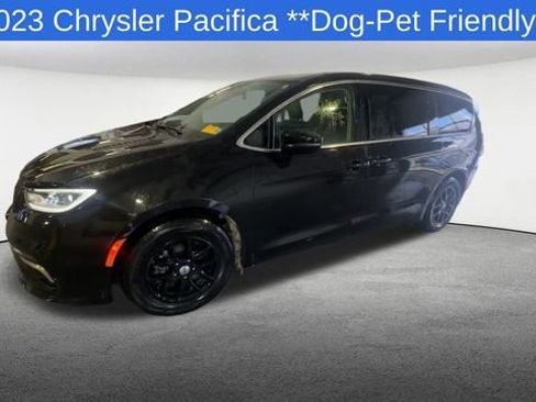 Used 2023 Chrysler Pacifica Touring-L image 4
