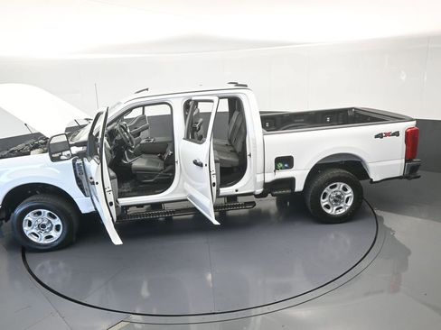 Used 2025 Ford F250 XLT image 69