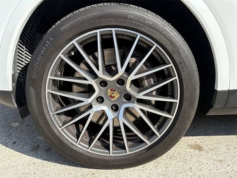 Used 2021 Porsche Cayenne image 9