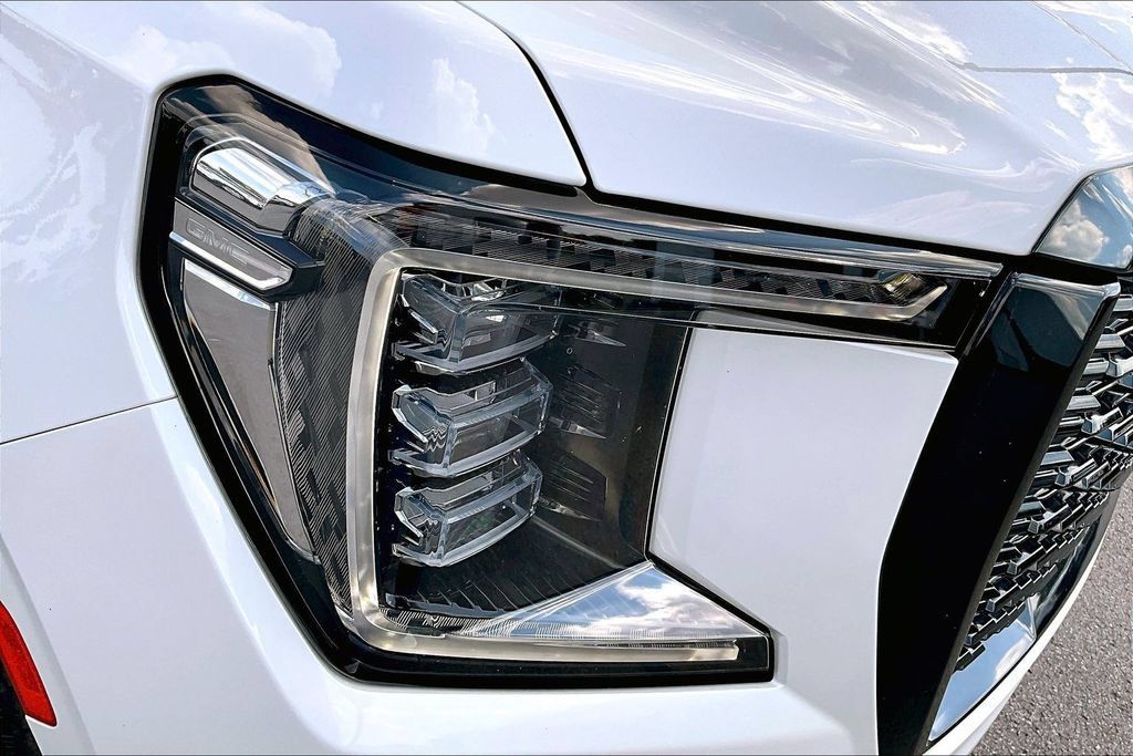 Used 2023 GMC Yukon XL Denali Ultimate AWD/4WD image 34