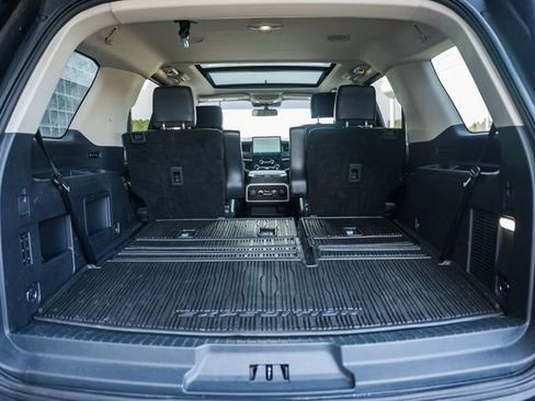 Used 2023 Ford Expedition XLT image 12