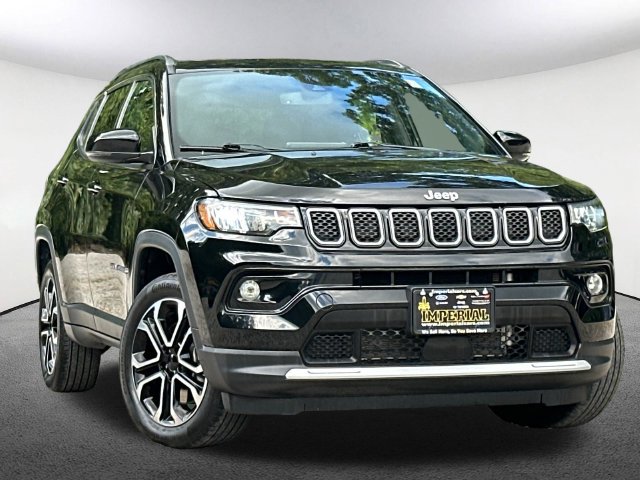 Used 2023 Jeep Compass Limited w/ Sun and Sound Group AWD/4WD image 2