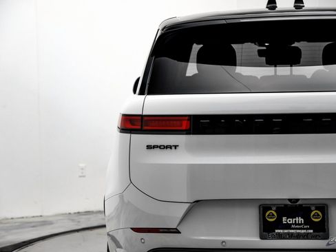 Used 2025 Land Rover Range Rover Sport Dynamic SE image 12
