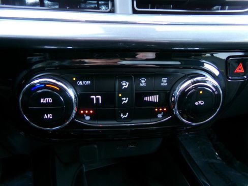 Used 2025 Chevrolet Trax ACTIV w/ Sunroof Package image 18