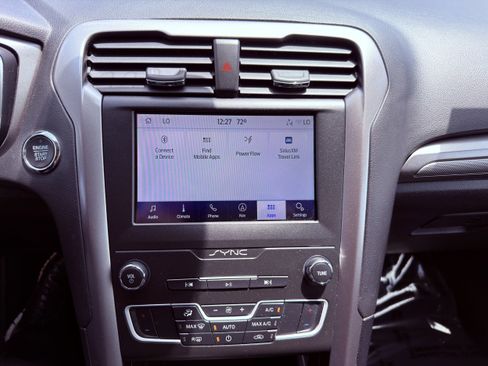 Used 2020 Ford Fusion SE FWD image 29