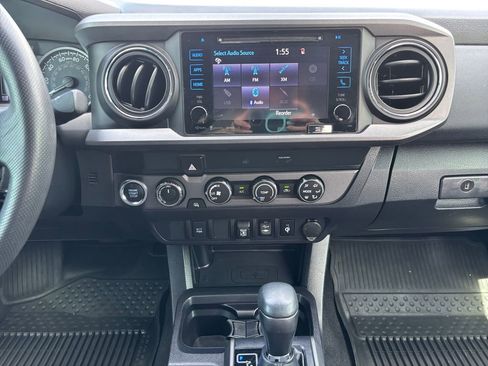 Used 2019 Toyota Tacoma TRD Off-Road AWD/4WD image 13