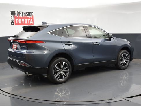 Used 2021 Toyota Venza LE image 4