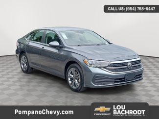 Used 2024 Volkswagen Jetta SE image 1