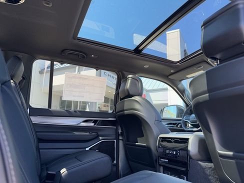 New 2026 Jeep Grand Wagoneer Limited AWD/4WD image 37