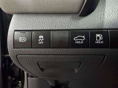Used 2020 Toyota Camry XLE FWD image 26