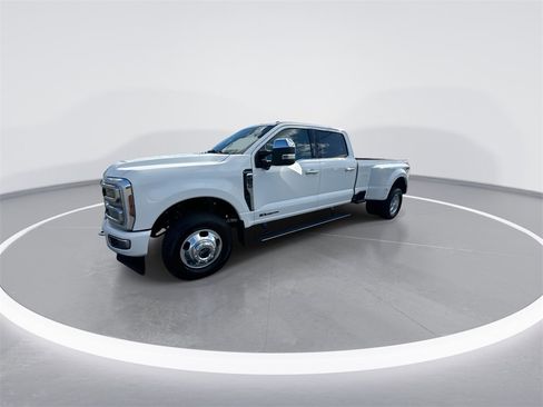 Used 2024 Ford F350 Platinum image 4