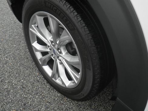 Certified 2024 Ford Explorer XLT w/ Equipment Group 202A image 10