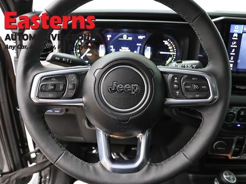 Used 2025 Jeep Wrangler Unlimited Sahara image 10