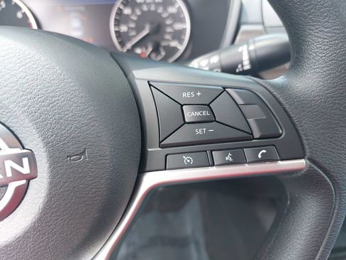 Used 2025 Nissan Altima 2.5 SV FWD image 18
