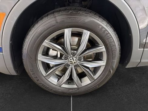 Certified 2022 Volkswagen Tiguan SE FWD image 10